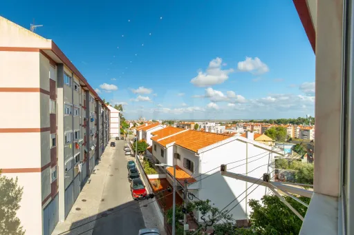 T2 no Bom Sucesso com excelente exposição solar e vistas desafogadas