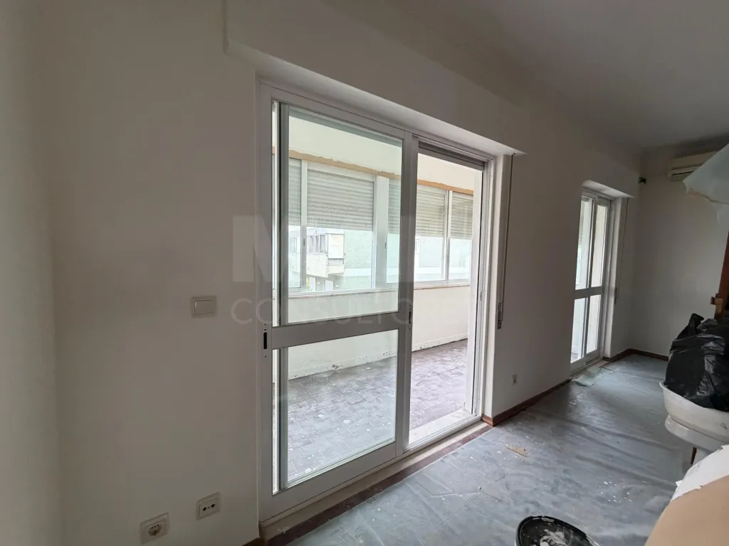Apartamento T4 em Carnide