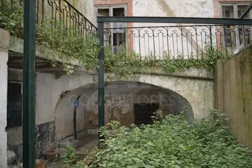 Edifício único do século XVII para reabilitação em Évora