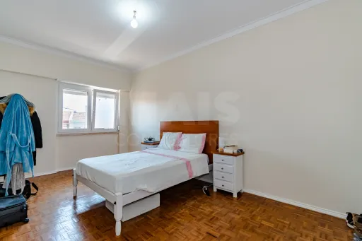 T2 with Double Living Room and Two Fronts - Castanheira do Ribatejo