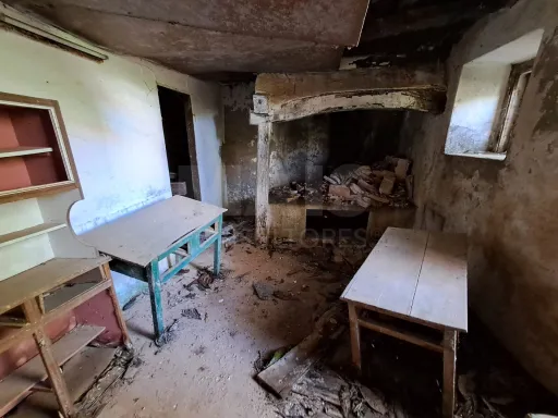 Moradia para remodelar em lote de terreno c/ 520m2