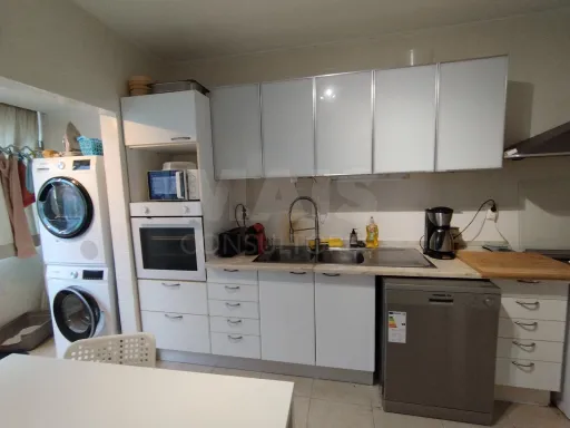 Apartamento T4 ao lado do metro das Olaias com dois lugares de parqueamento