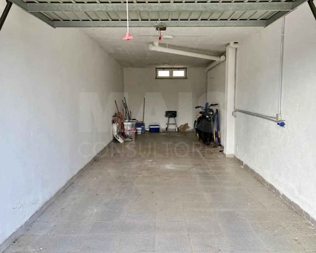T4 Duplex Renovado com 3 Varandas, Garagem Box e Arrecadação | São Domingos de Rana