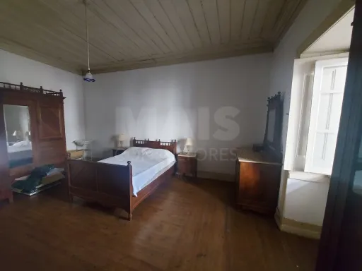 Casa Senhorial com Brazão em Coja- Arganil.