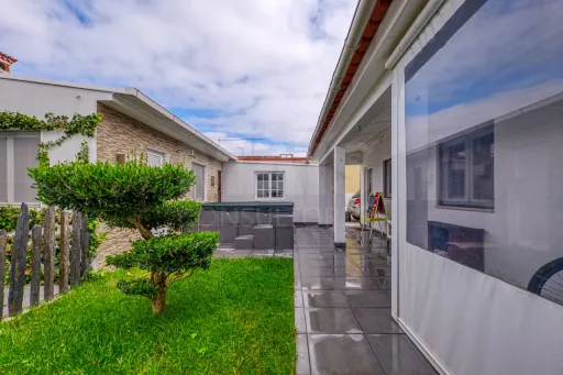 Moradia T3 Remodelada, Pronta a Habitar, com Ginásio, Anexo e Jardim