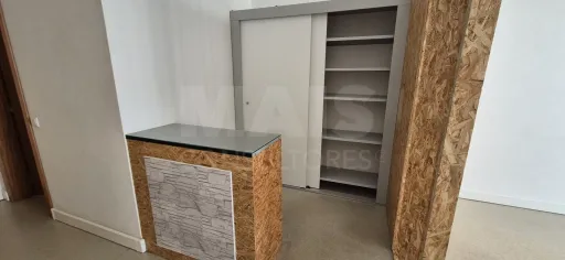 Shop/office in the center of Benedita - with AC and potential for T1