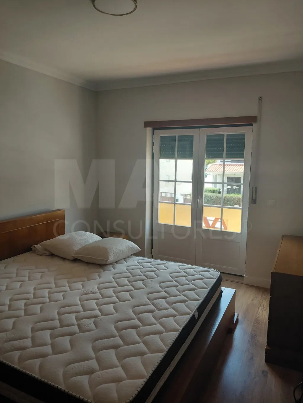 Moradia T4 com Jardim, Garagem e Churrasqueira no Centro de Olho Marinho – Óbidos