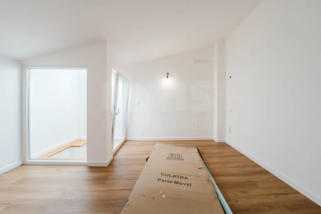 Moradia totalmente remodelada no coração de Peniche!