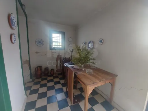 Casa Senhorial com Brazão em Coja- Arganil.
