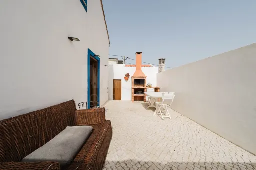Moradia T2 transformada em T1 com charme tradicional – Serra d’El-Rei