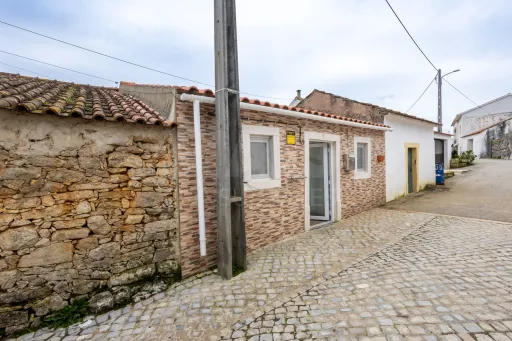 O Seu Refúgio Térreo T2 Remodelado: Conforto e Modernidade em Aljubarrota