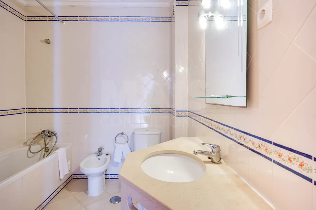 T2 + 2 wc + terraço amplo a 200 metros da praia do túnel Albufeira