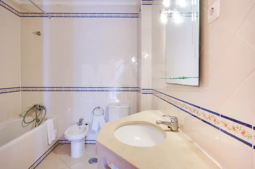 T2 + 2 wc + terraço amplo a 200 metros da praia do túnel Albufeira