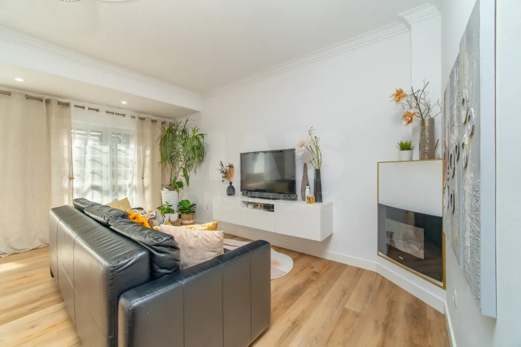 Moradia T2+2 totalmente remodelada com piscina aquecida no Porto Alto