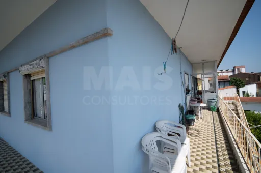 Moradia Bifamiliar no Cadaval com terreno de 1880m2