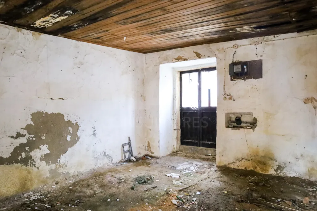 Moradia em Ruína p/ Restauro Bonvizinho
