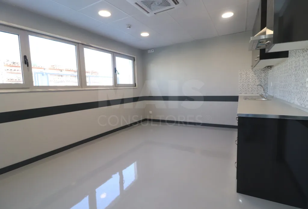 Pavilhão Industrial novo no Carregado com 624 m2 de Terreno e 312 m2 de Construção