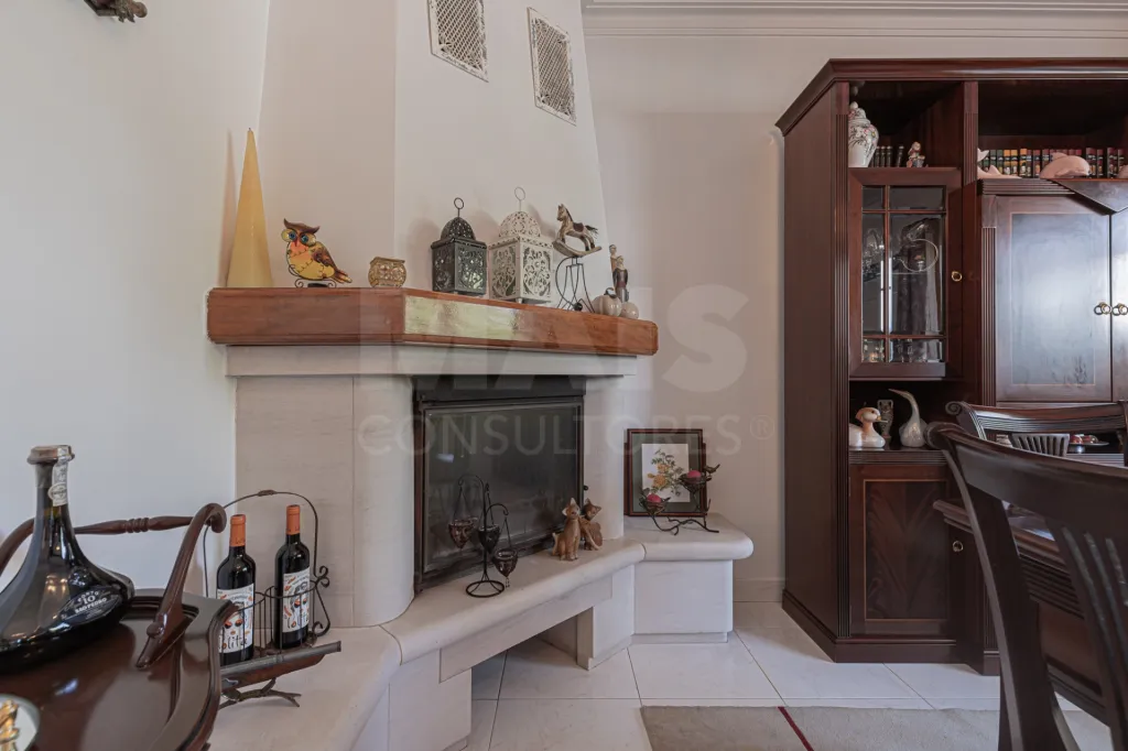 🏡✨ Moradia T4 em Alenquer com Piscina e Espaço de Convívio ao Ar Livre!