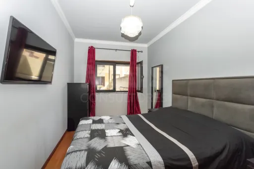 Apartamento T2 com elevador, no coração da Amora