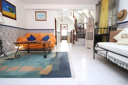 Excelente Moradia T3 com Box, Sótão e Terraço a 600 m da Praia Atouguia da Baleia