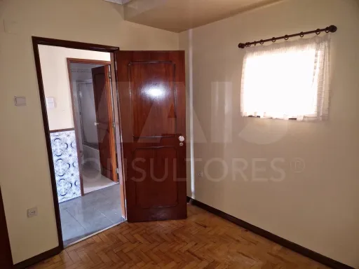 Apartamento de 3 assoalhadas junto ao Metro da Pontinha