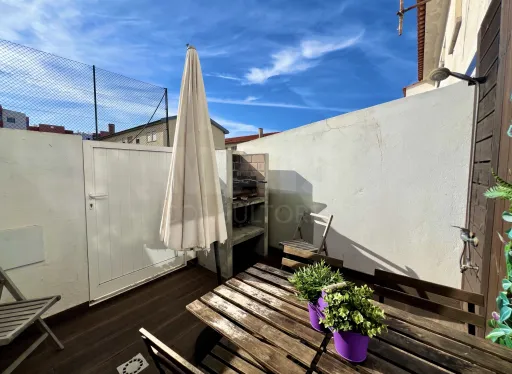 Andar de Moradia com 3 quartos e zona exterior em frente à praia de Peniche