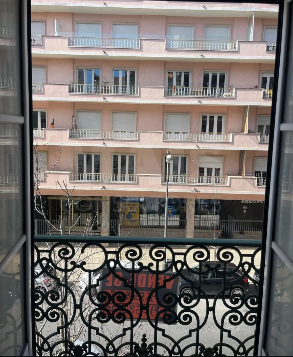 🏡Apartamento T4 para recuperação total em zona com charme histórico no coração de Lisboa!