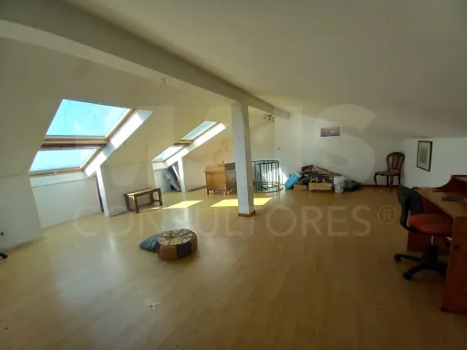 Moradia de 5 Assoalhadas em Ribamar C/ lote de 300m2 e Sótão amplo