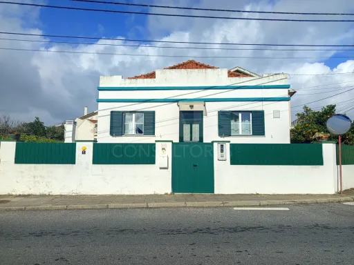 Moradia T4+2 c/ Churrasqueira, Logradouro & Parqueamento !