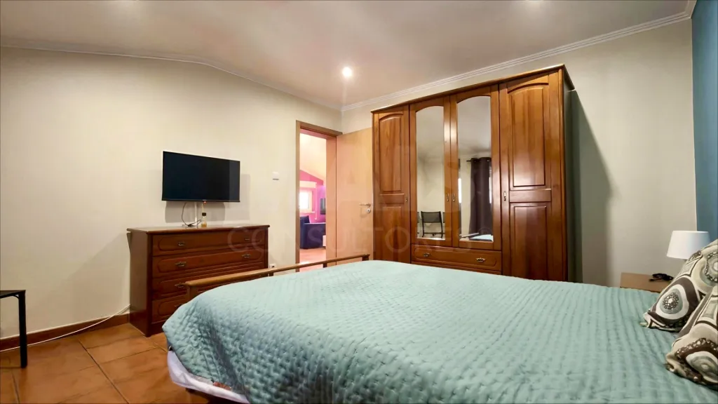 Ap. em Moradia T1+1, c/ Varanda, Vista Mar, Jacuzzi e Parqueamento !