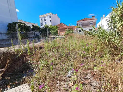 Terreno para construção de prédio junto à Fonte Luminosa