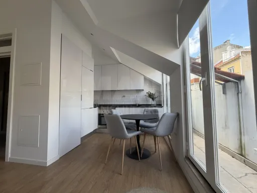 T2 Moderno em São Vicente | Chave na Mão | Totalmente Renovado
