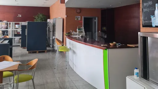 Restaurante junto à linha da praia Ericeira