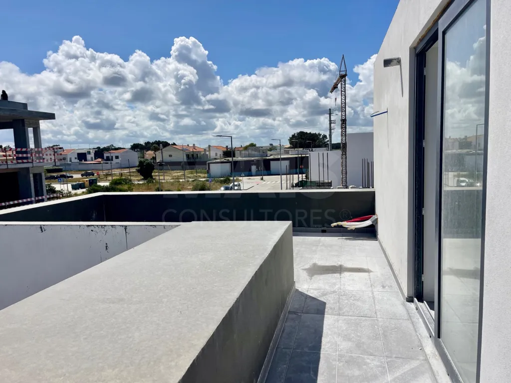 Moradia T3 em Ferrel com Piscina