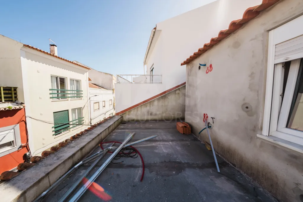Moradia totalmente remodelada no coração de Peniche!