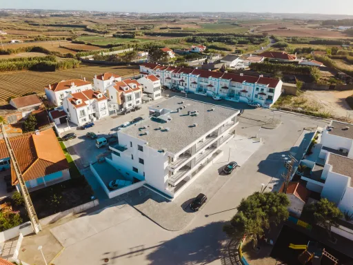 Apartamento T2 Novo com Garagem Privativa e Varanda Ampla em Ferrel junto ao Baleal Fracção G