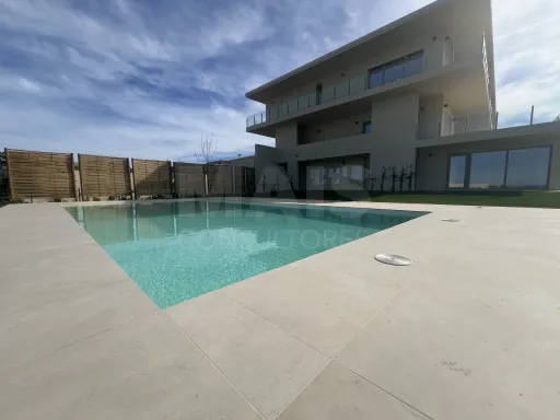 Apartamento T2 com terraço em condomínio privado perto da praia – Honeysands Residences, Areia Branca