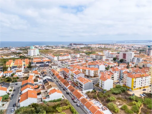 Apartamento T3 no centro de Peniche – 1º piso com elevador