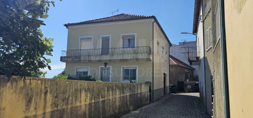 Moradia 2 Pisos centro Peroviseu c/ Terreno 500m2 e Garagem