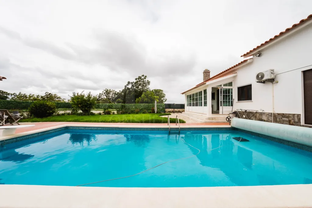 Moradia T3+2 com piscina e jardim a 8km de Caldas da Rainha
