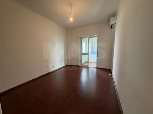 Apartamento T4 em Carnide