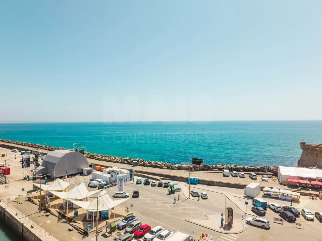 🌊 Prédio Exclusivo de 600 m² na Avenida Mais Prestigiada de Peniche com Vista Mar