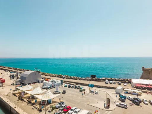 🌊 Prédio Exclusivo de 600 m² na Avenida Mais Prestigiada de Peniche com Vista Mar