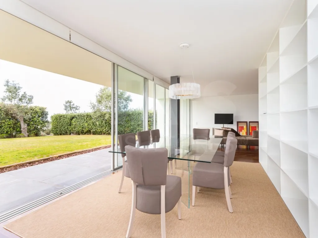 Single-story 4-bedroom house in an exclusive resort