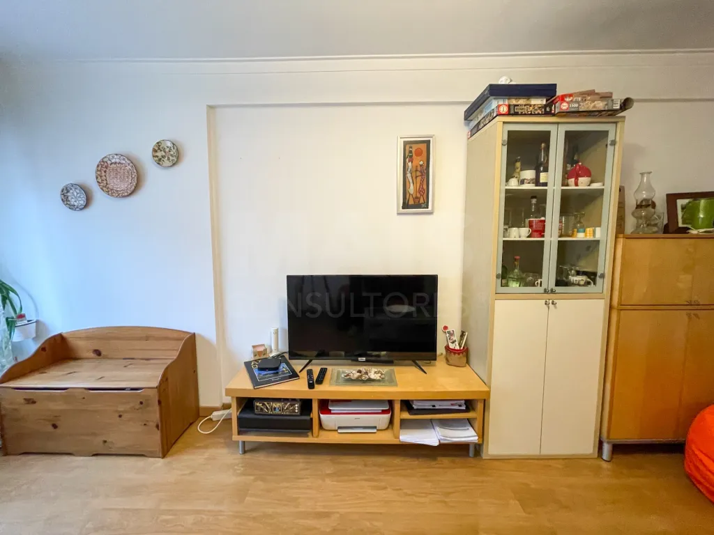 1-Bedroom Apartment with Balcony | Move-In Ready | 2 Elevators | Pendão, Queluz