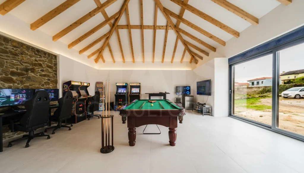Moradia T3 Renovada C/ Logradouro e Anexos, São Bartolomeu, Lourinhã