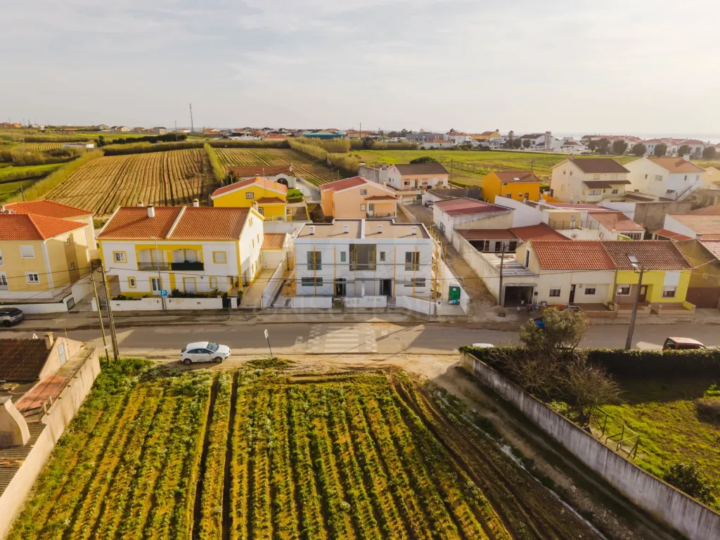 Moradia T4 com Garagem Logradouro e Jardim