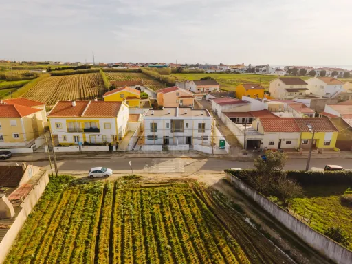 Moradia T4 com Garagem Logradouro e Jardim