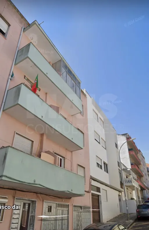 Building of 7 Apartments/Shop in Brandoa - Amadora