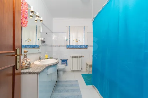 Moradia T4 com Piscina, Excelente Espaço Exterior em Carnota - Alenquer